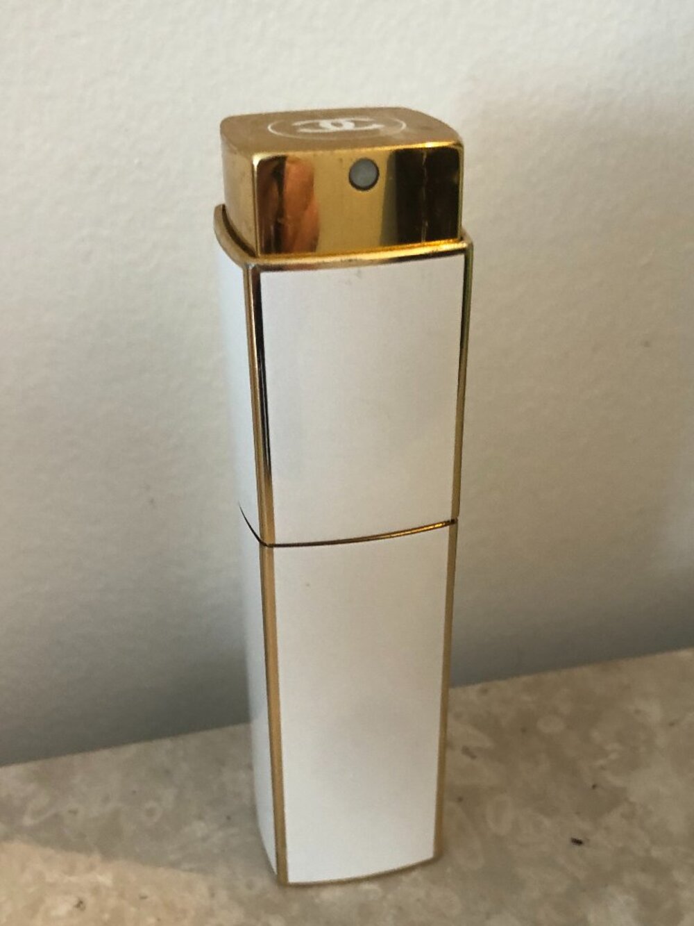 CHANEL Coco Mademoiselle White & Gold Travel Perfume Case with Interlocking CC - Picture 3 of 6